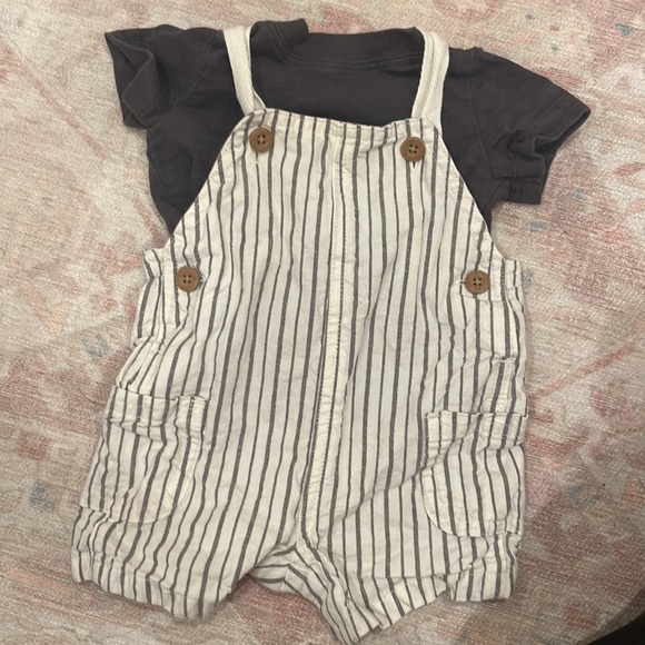 Carter’s Gray and off white boy bundle set - Picture 6 of 14